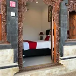 Reddoorz Plus Near Dreamland Beach