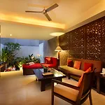 Villa Kayu Raja