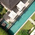 Villa Tenang at Batu Belig