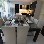 Seminyak Sky-Villa 3- 8 Bedroom Brilliant Location Between Beach To Shopping