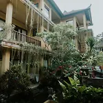 Jati 3 Bungalows And Spa