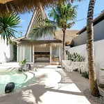 Mahi Mahi Villa & Suites