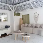 Modern 3Br Villa, 4Min To Double Six Beach, Pool