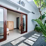 Villa Sebelas Legian