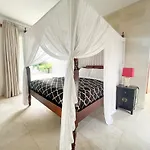 Elegant Villa Casabianca - Tropical Pool & Garden, Near Potato Head Beach Club!