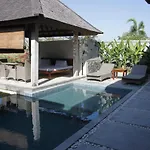 Water Edge Villa By Soscomma
