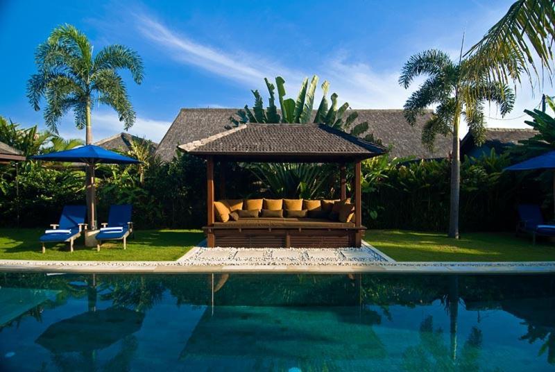 Villa Anyar Estate *