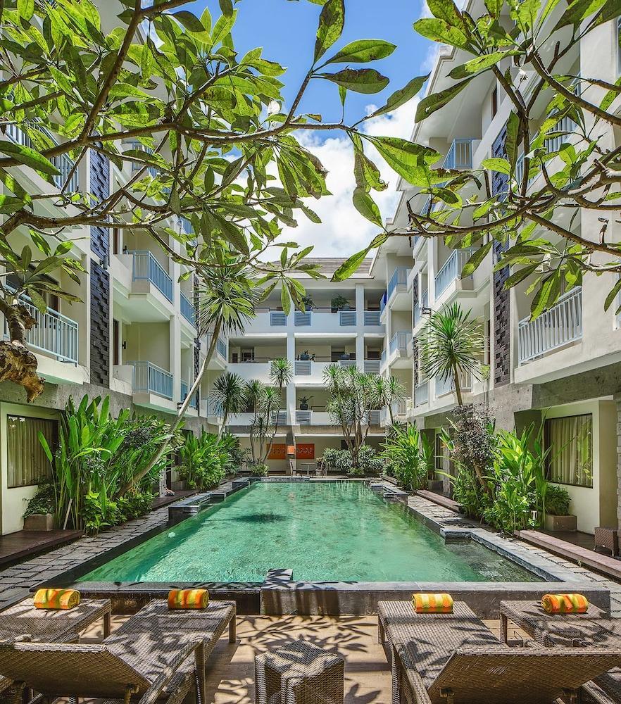 Hotel Bloo Bali 3*
