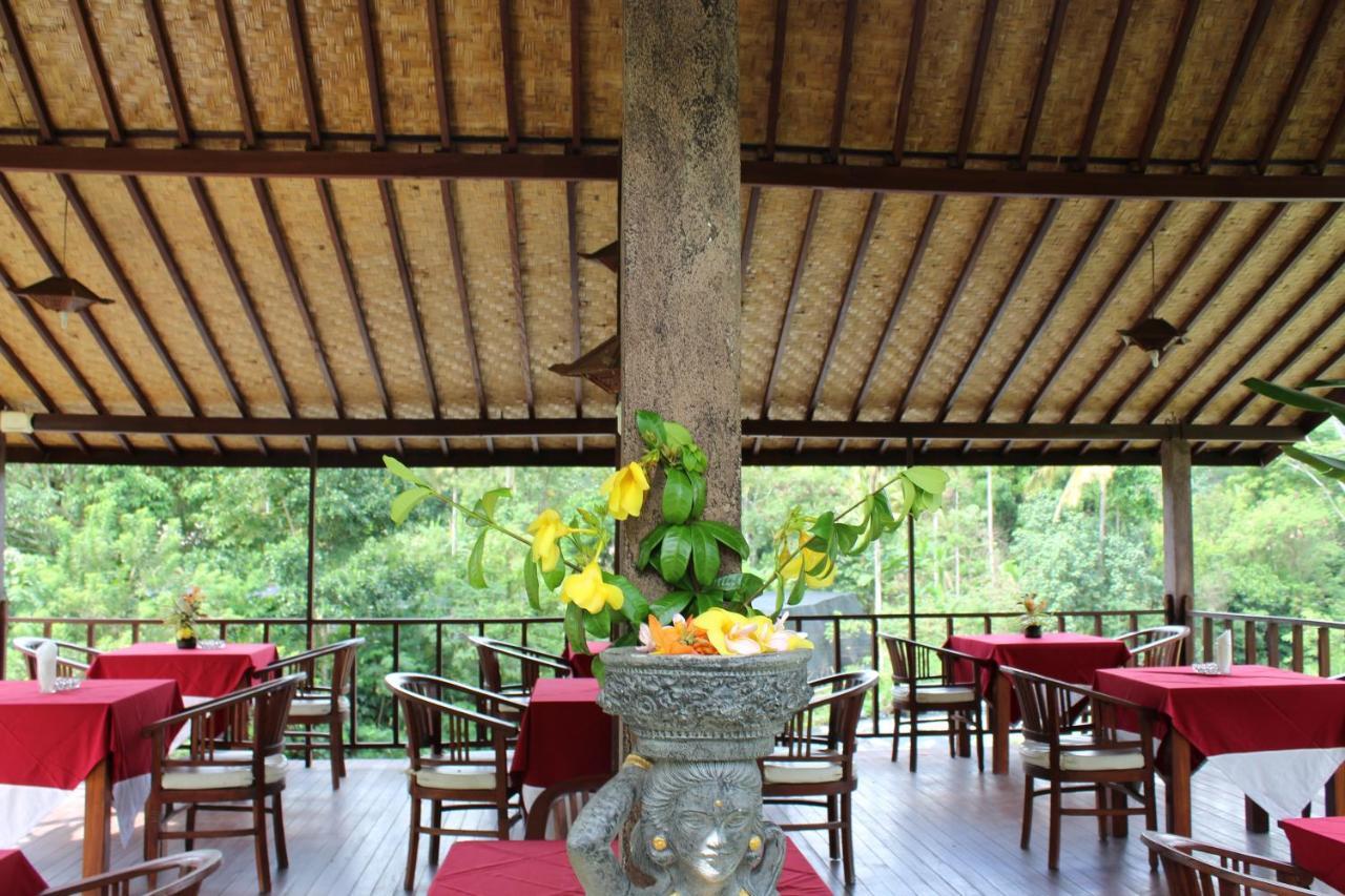 Tepi Sungai Sidemen (Bali)