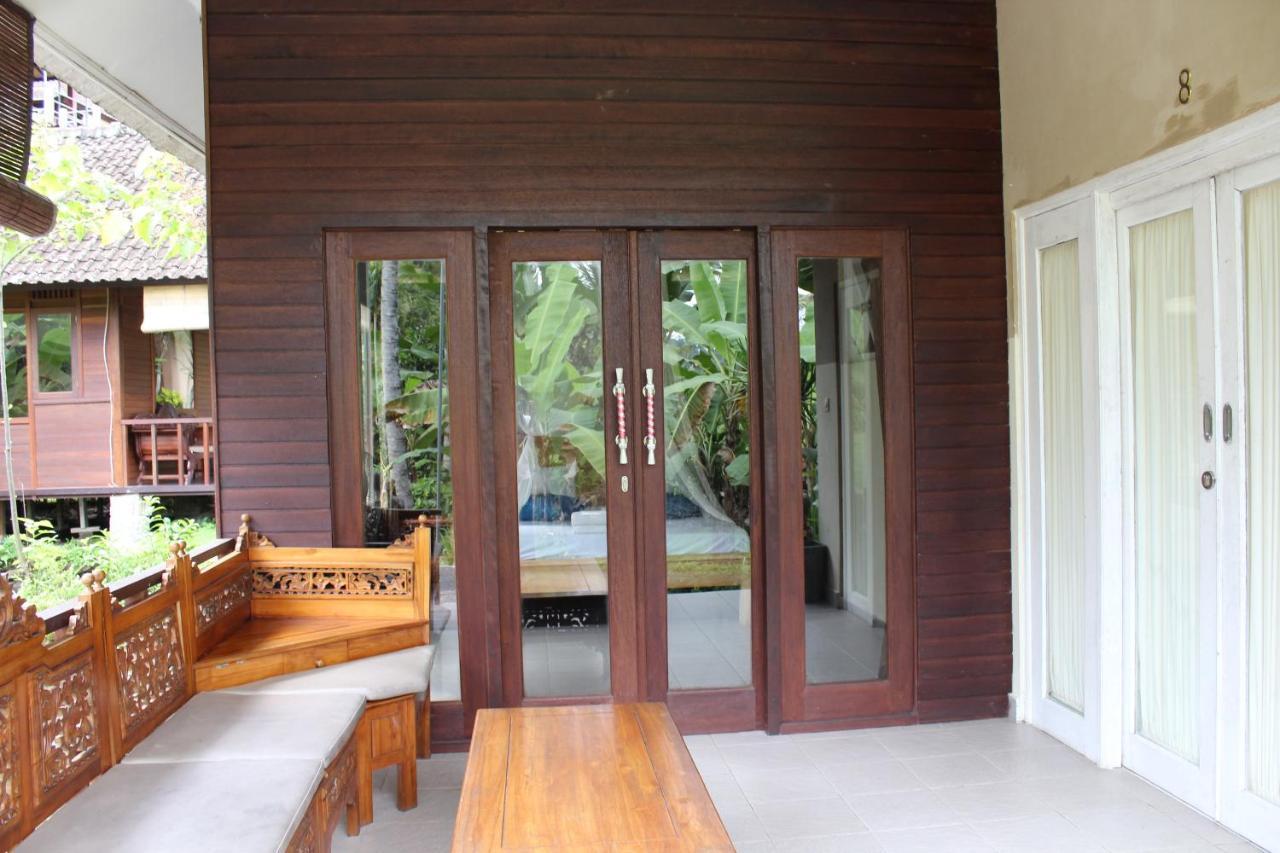 Tepi Sungai Sidemen (Bali)
