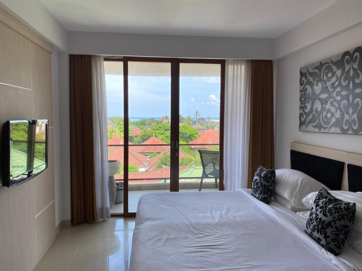 Stylish 2 Bedroom Penthouse Apt, Newly Refreshed, 50 Mbps, Pool, Gym, Resto * Kuta (Bali)