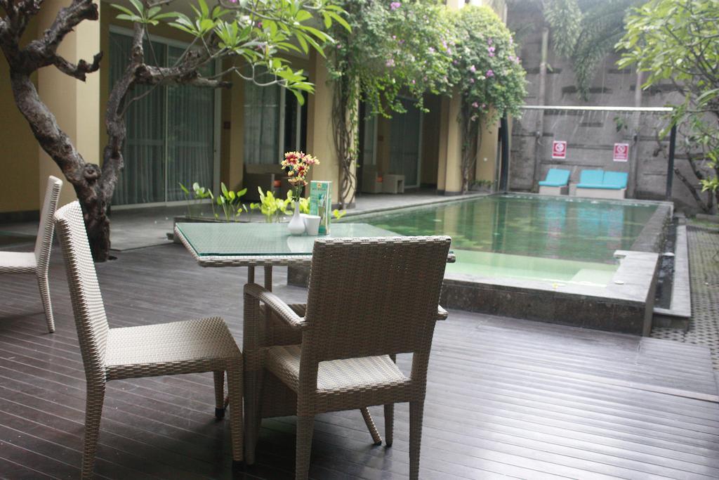 100 Sunset Boutique 3*
