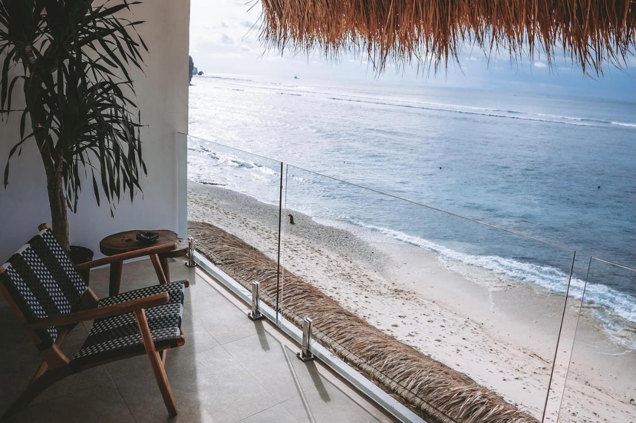 Resort Legends Beachfront *