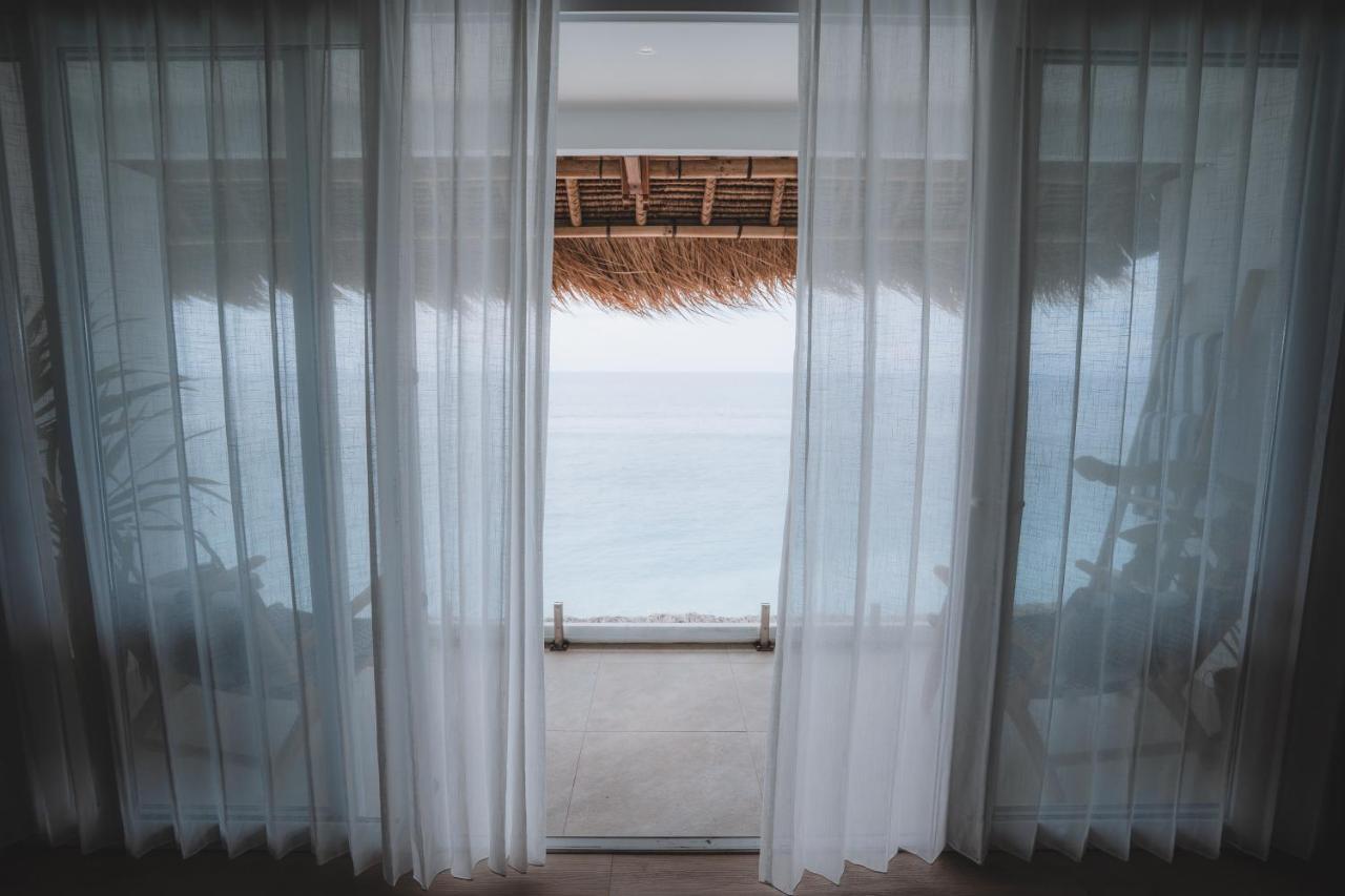 Resort Legends Beachfront *