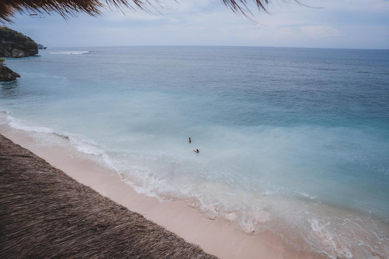 Resort Legends Beachfront *