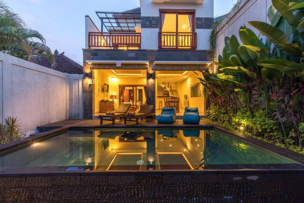 Hitam Putih Legian Bali Villa *