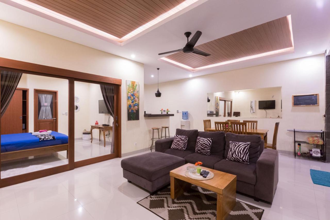 Villa Hitam Putih Legian Bali *
