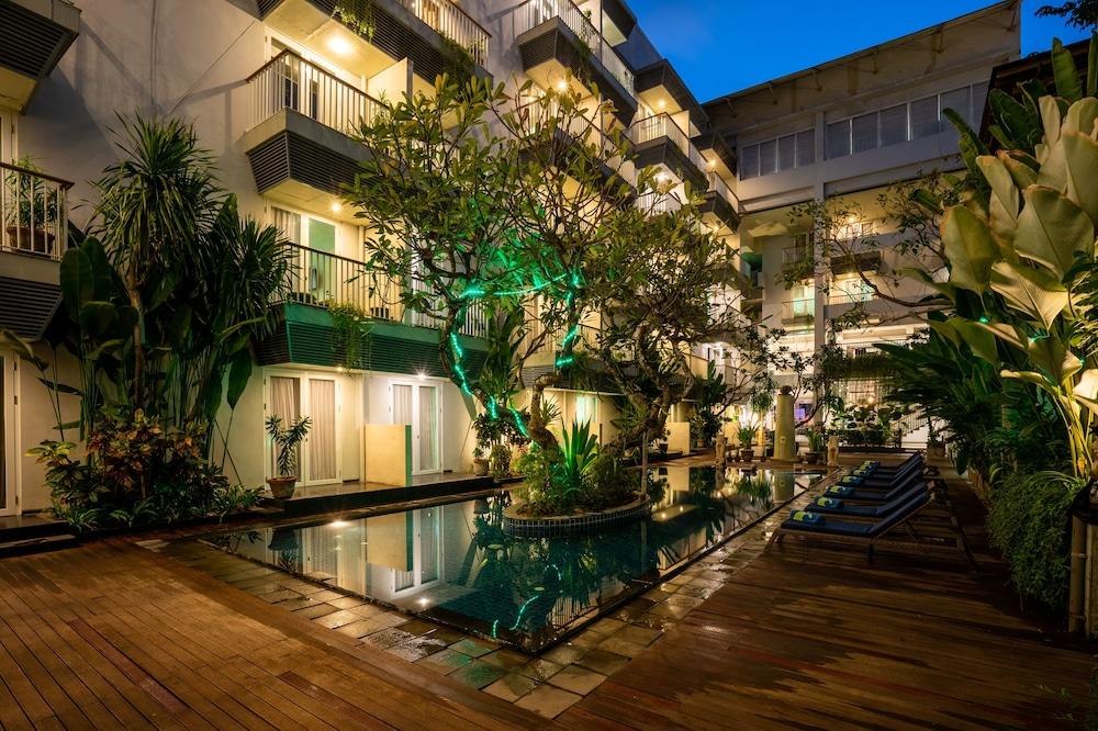 Hotel Eden Kuta Bali 4*