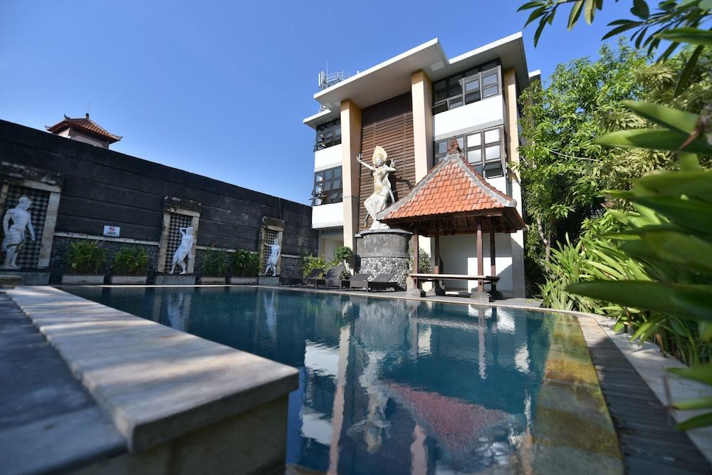 Sandat Hotel Legian (Bali)