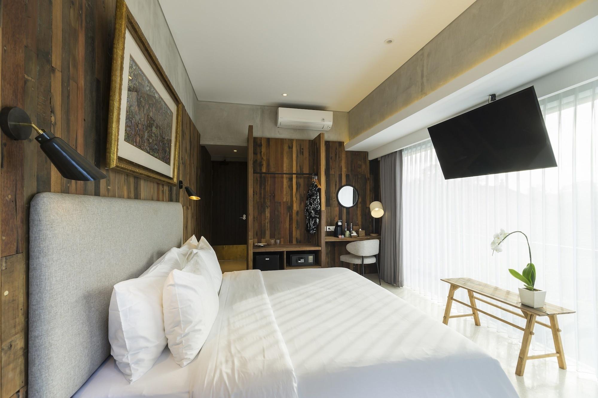 Artotel Haniman 4*