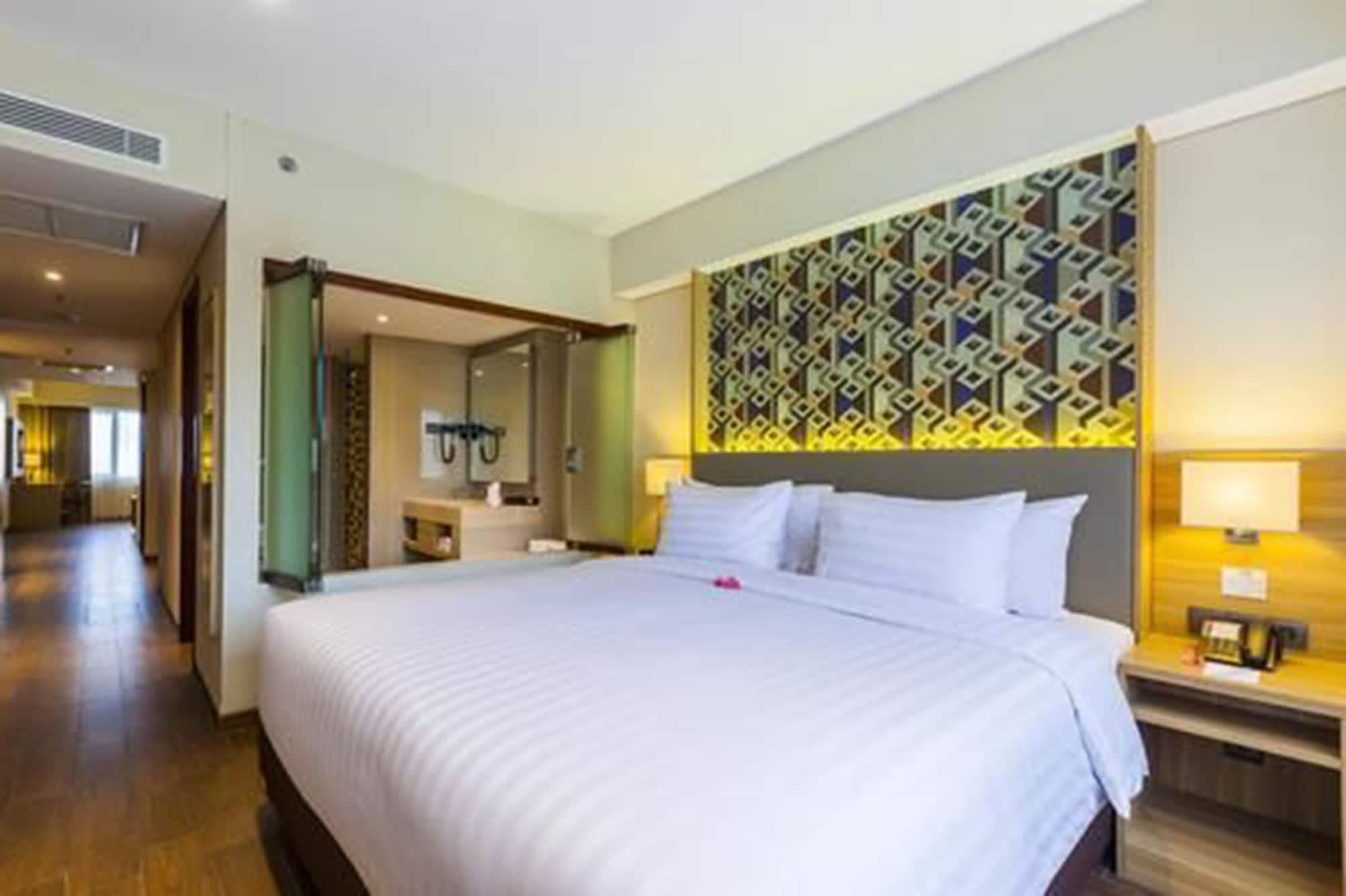 Western Kamala Hotel 4*
