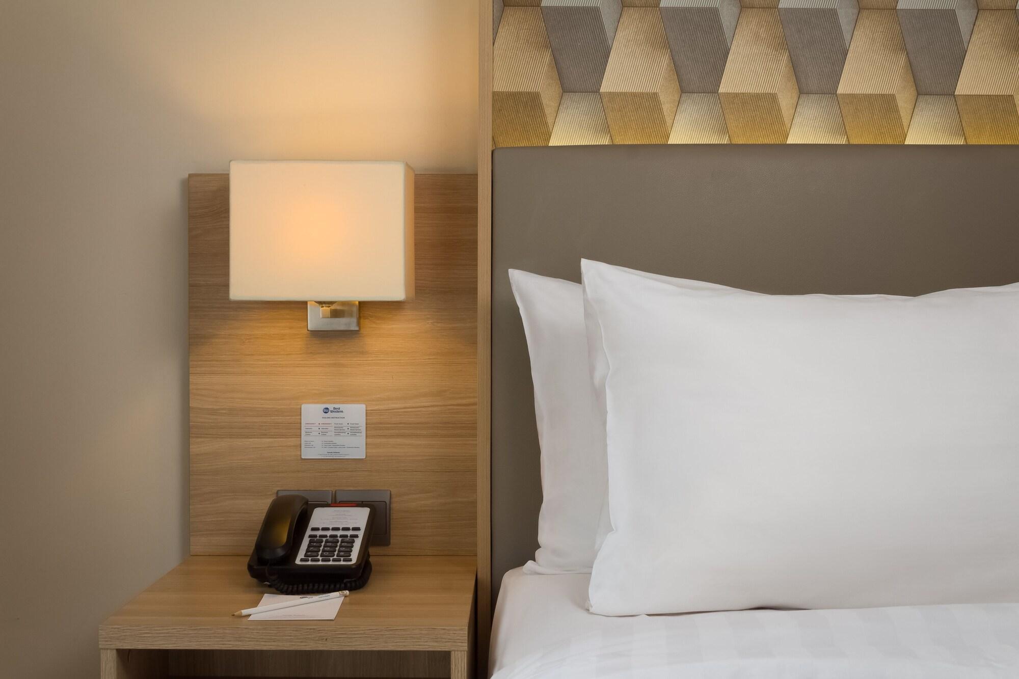 Western Kamala Hotel