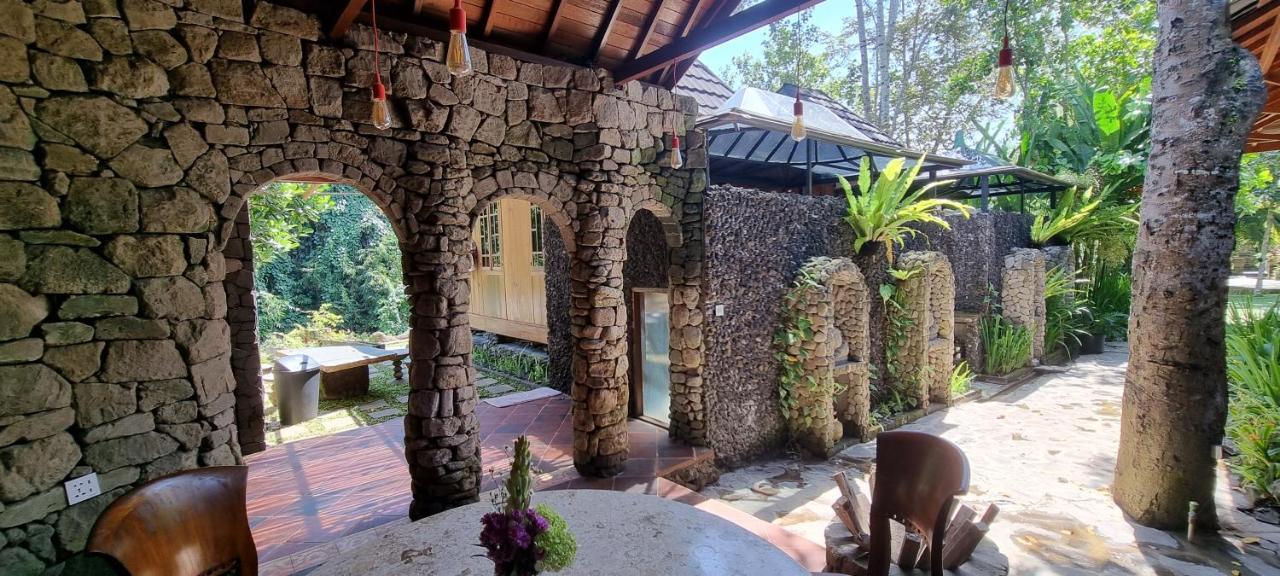 Avalon Castle & Ubud (Bali)
