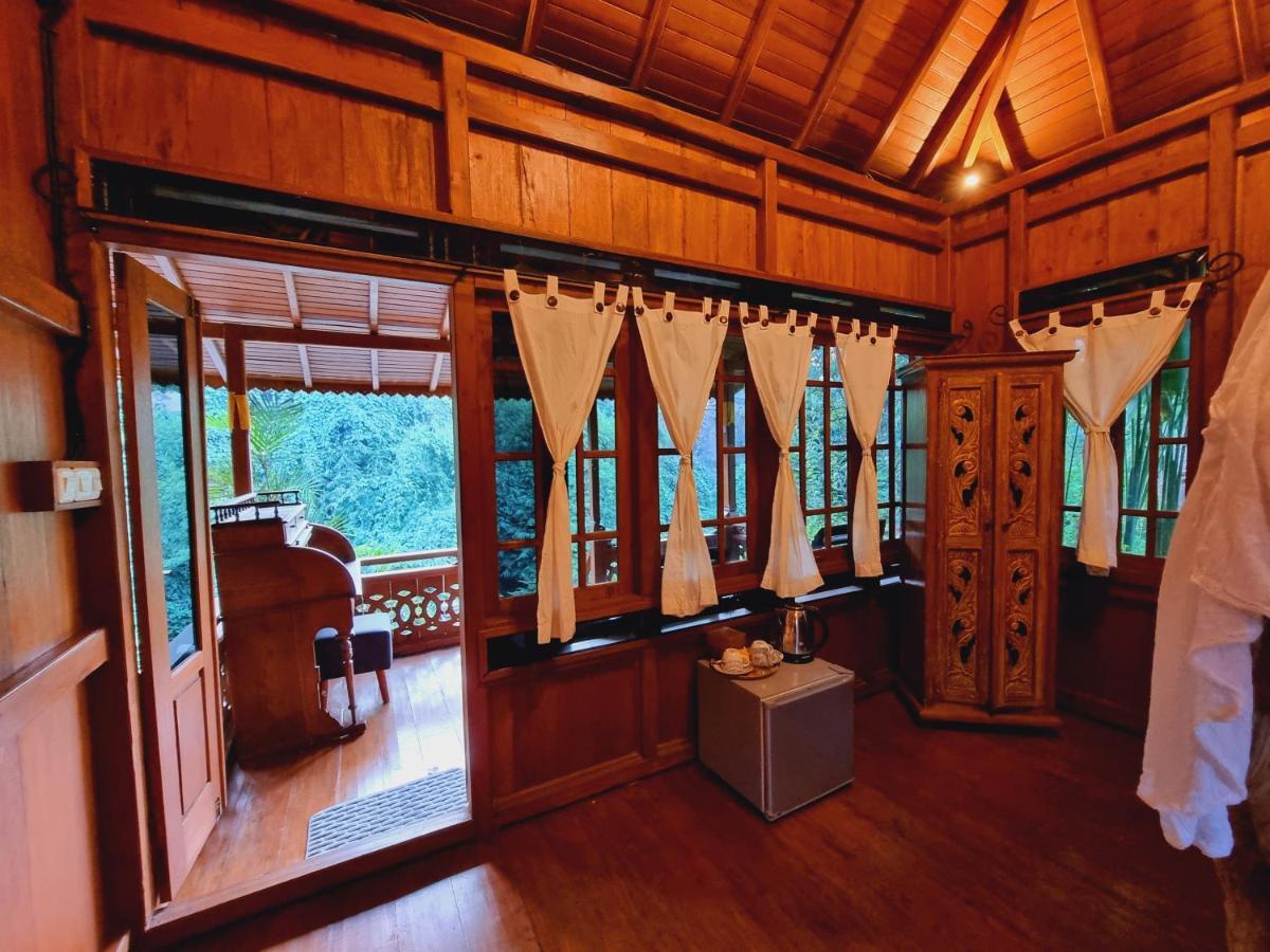 Avalon Castle & * Ubud (Bali)