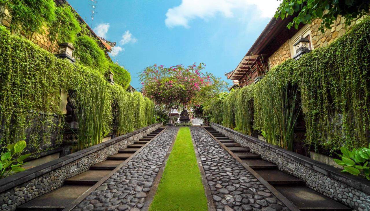 Hotel Giri Bhagawan &