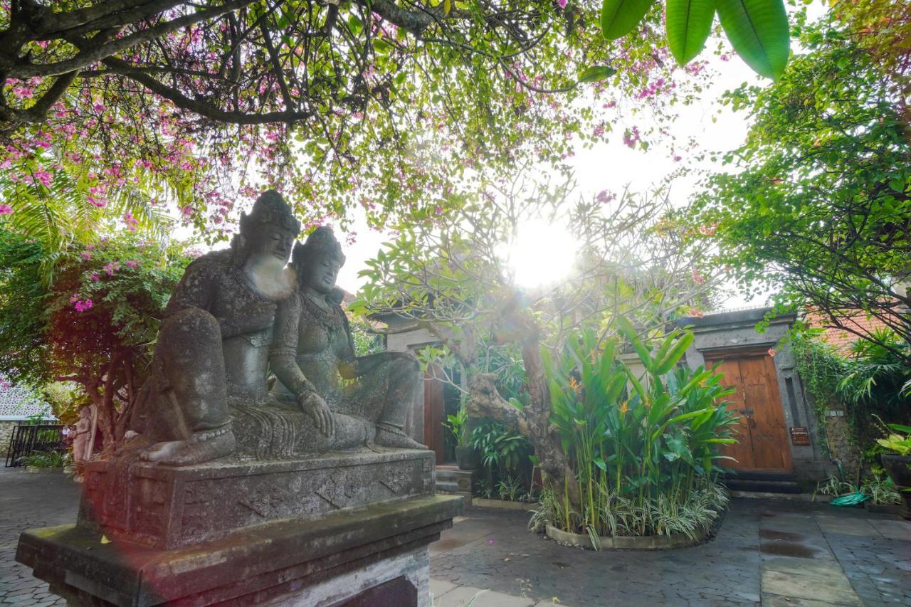 Hotel Giri Bhagawan & 5*