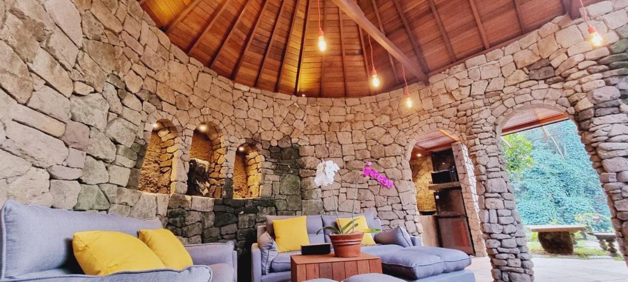 Avalon Castle & Ubud (Bali)