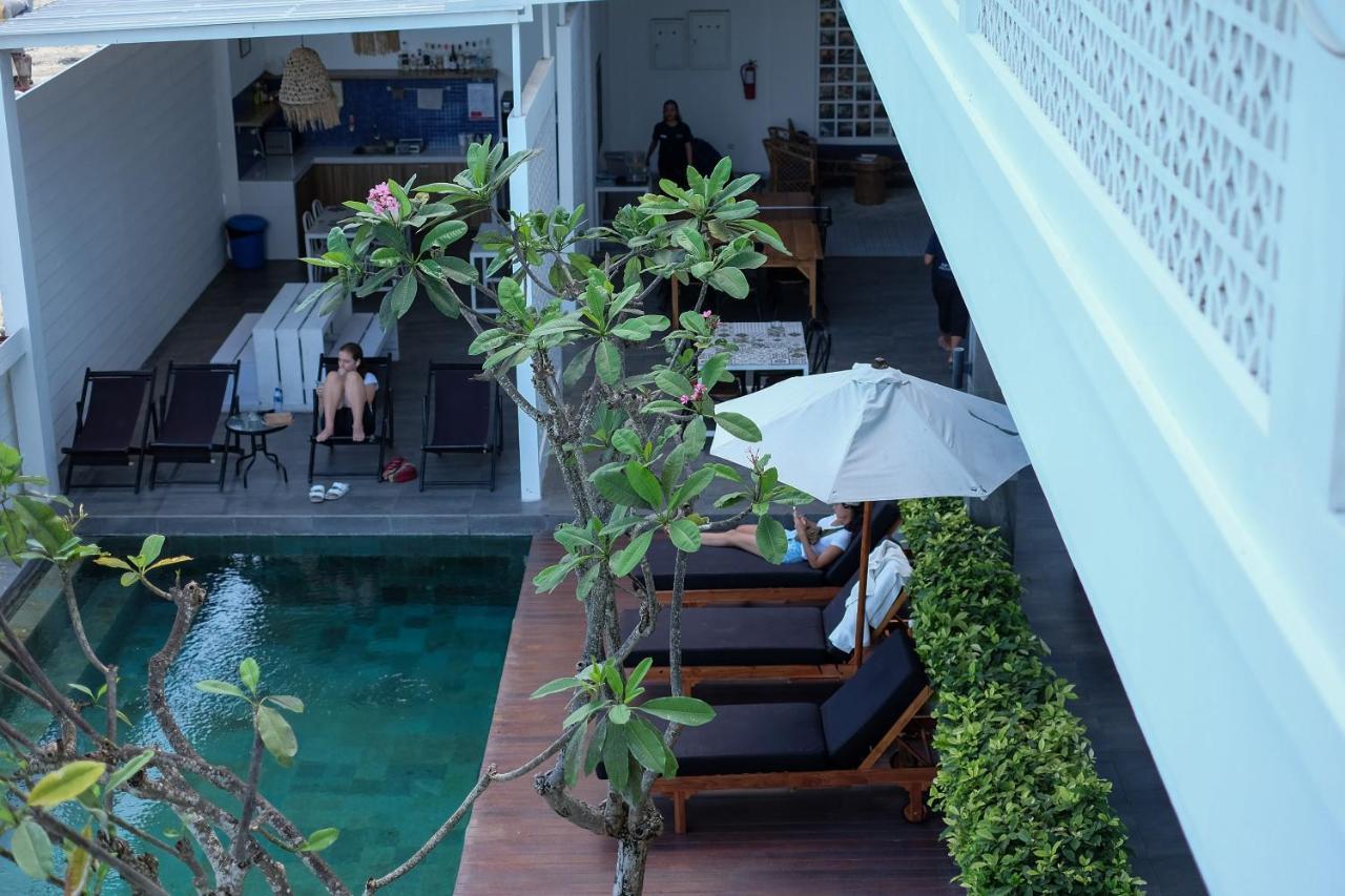 Dip & Doze Living Hostel *