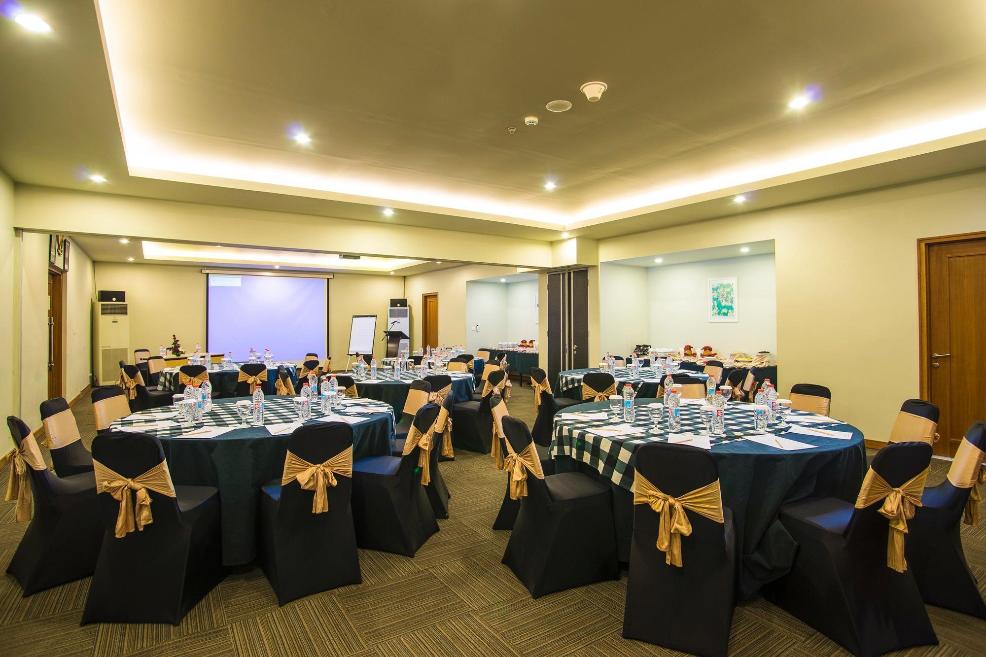 Sevn Hotel 4*