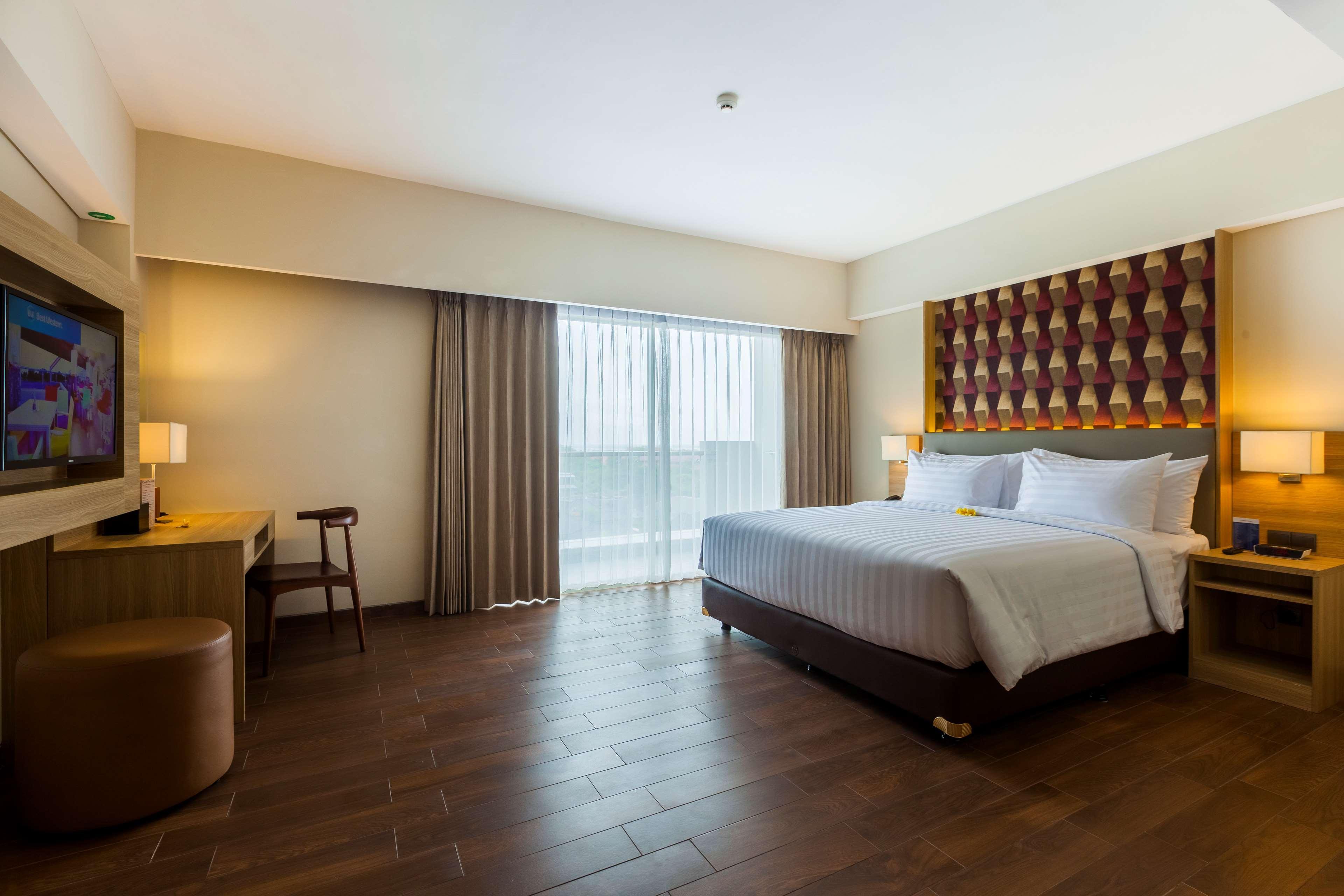 Western Kamala Hotel