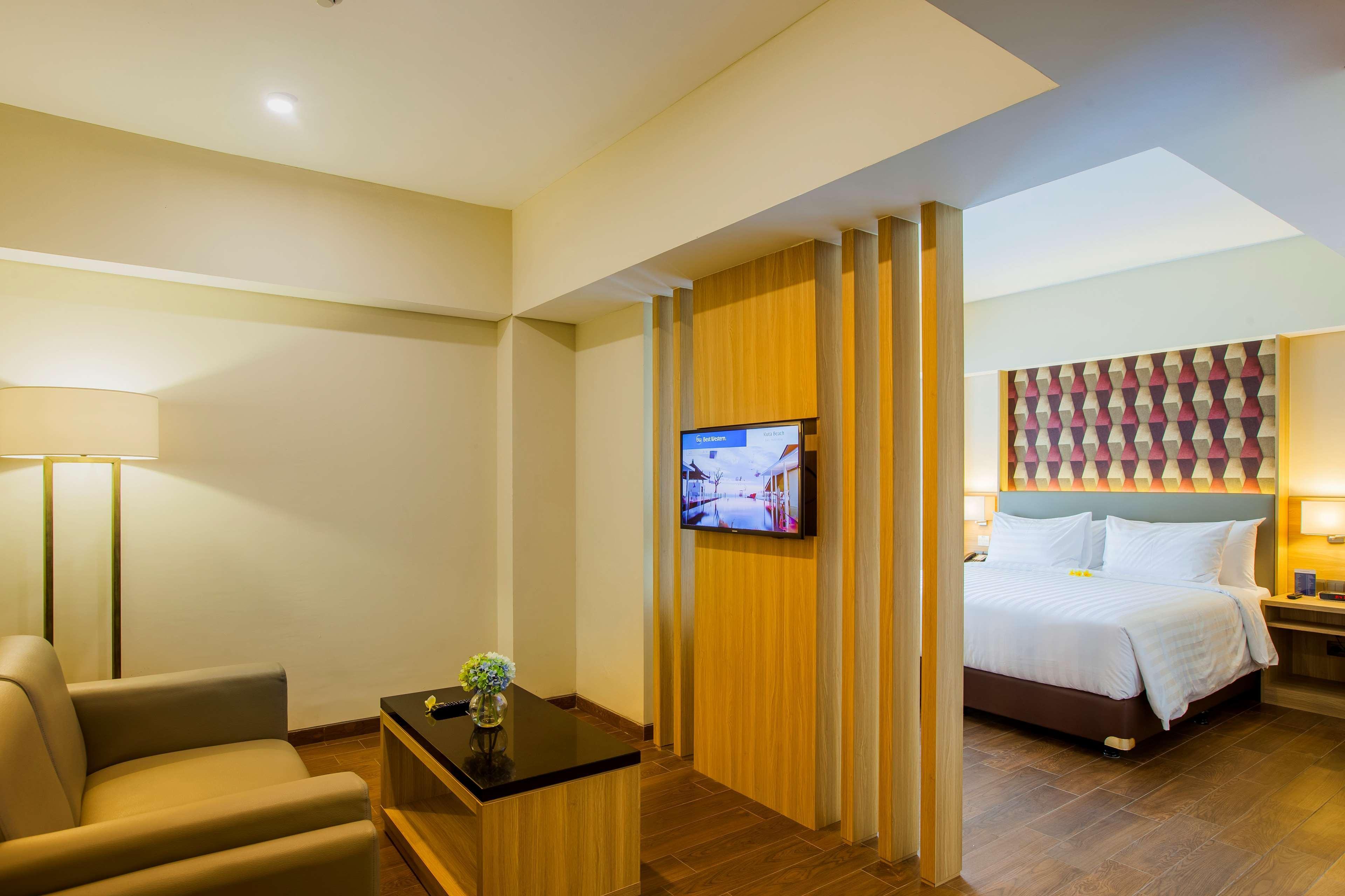 Western Kamala Hotel