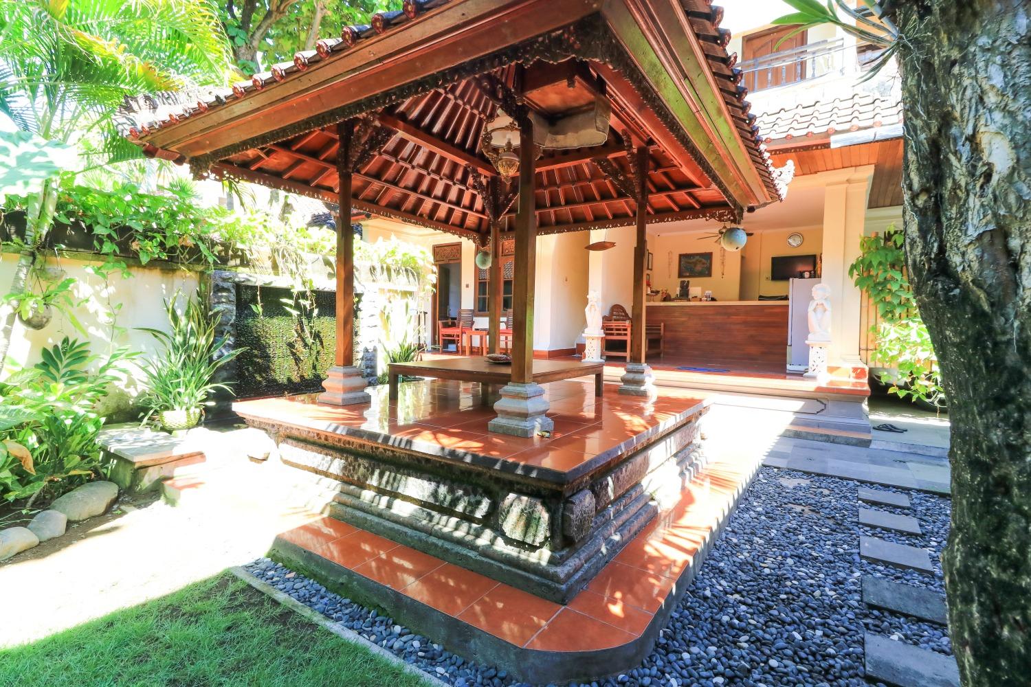 Sari Indah Guest house 2*