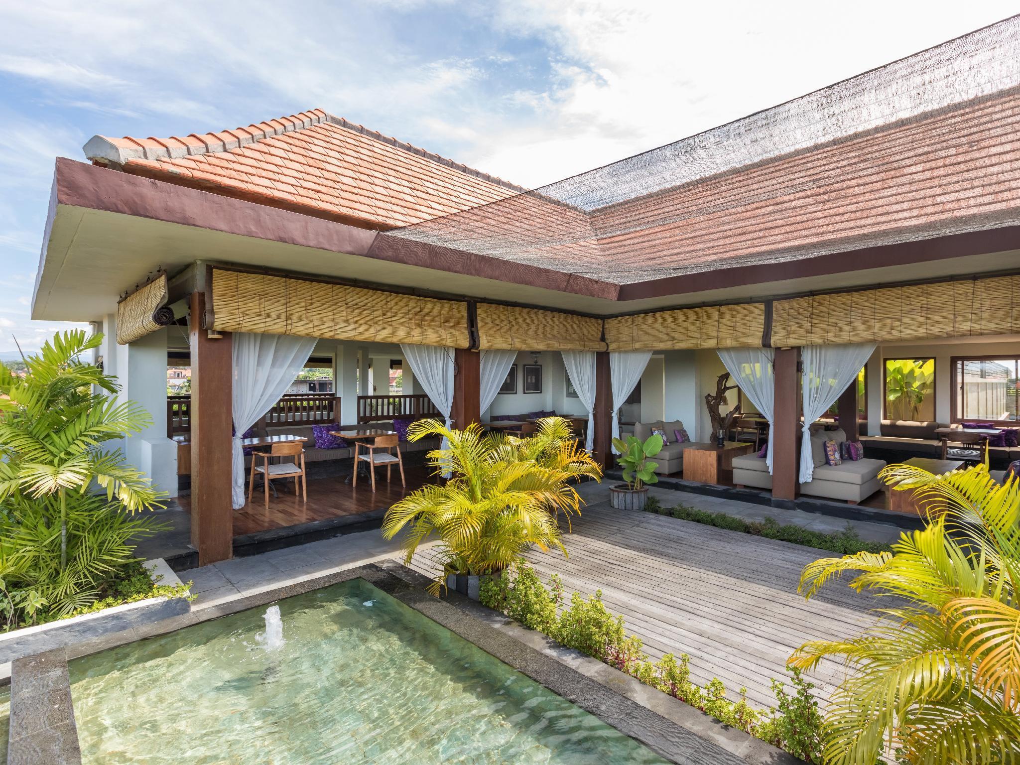 Village Hotel 4*