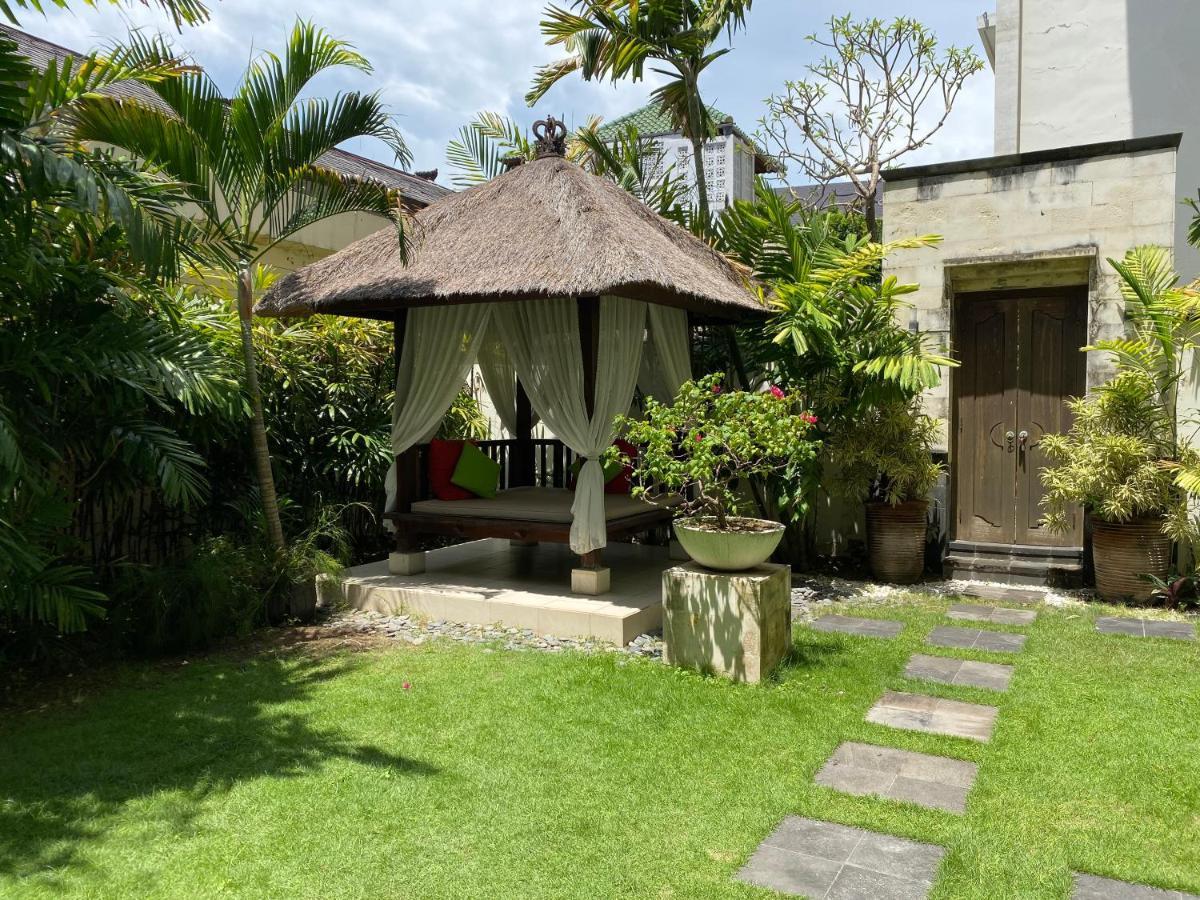 Stylish 2 Bedroom Penthouse Apt, Newly Refreshed, 50 Mbps, Pool, Gym, Resto *
