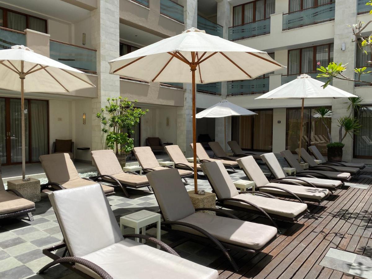 Stylish 2 Bedroom Penthouse Apt, Newly Refreshed, 50 Mbps, Pool, Gym, Resto Apartment