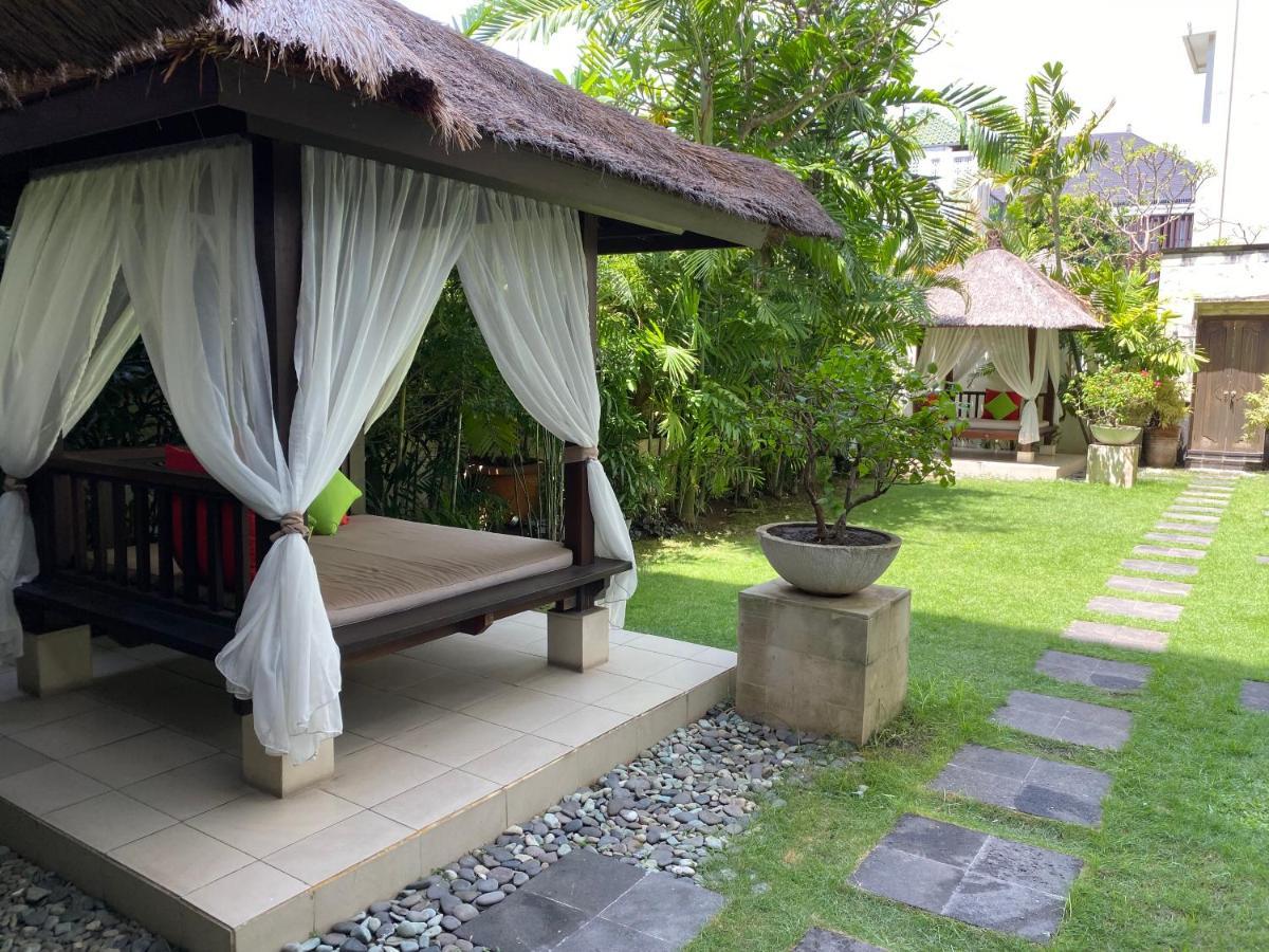Stylish 2 Bedroom Penthouse Apt, Newly Refreshed, 50 Mbps, Pool, Gym, Resto Apartment *