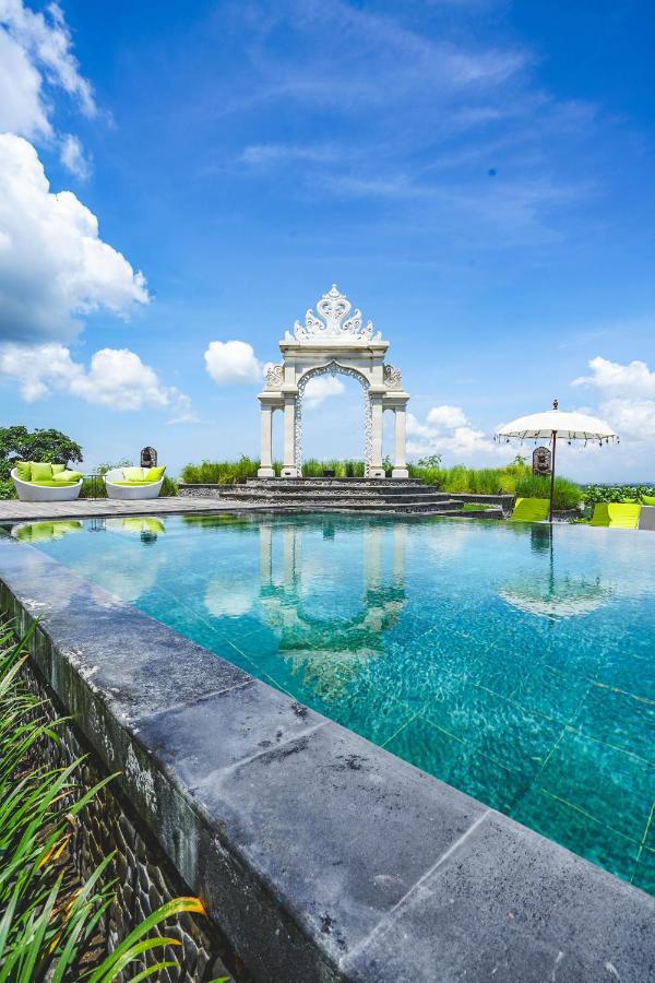 Giri Bhagawan & Hotel