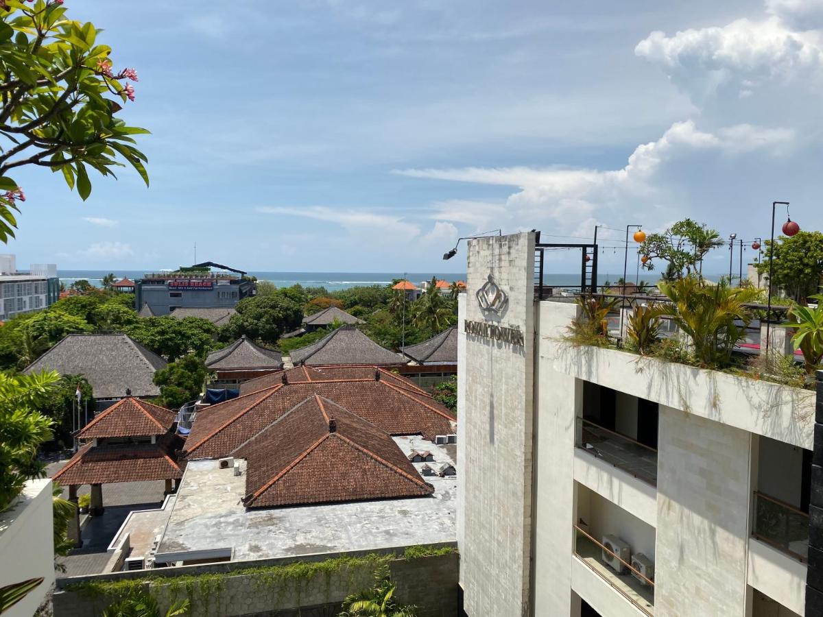 Apartment Stylish 2 Bedroom Penthouse Apt, Newly Refreshed, 50 Mbps, Pool, Gym, Resto *