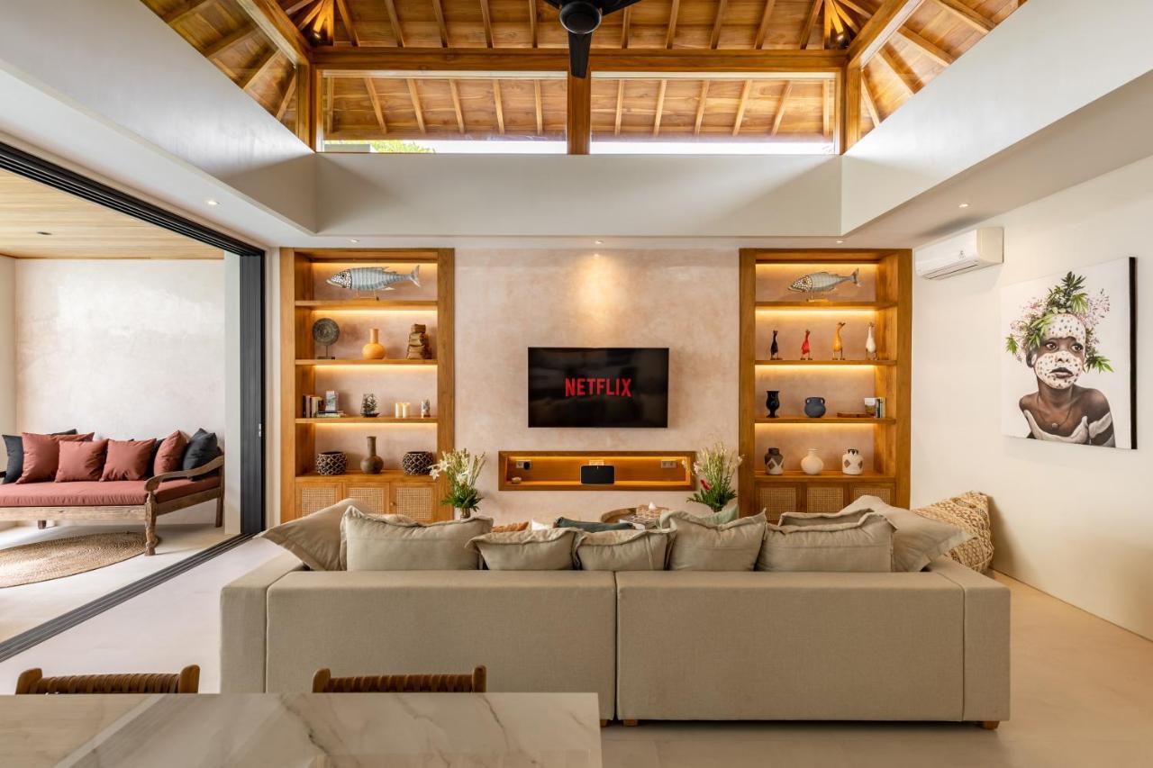 Villa Brand New 5 Bd Luxury 300m To *
