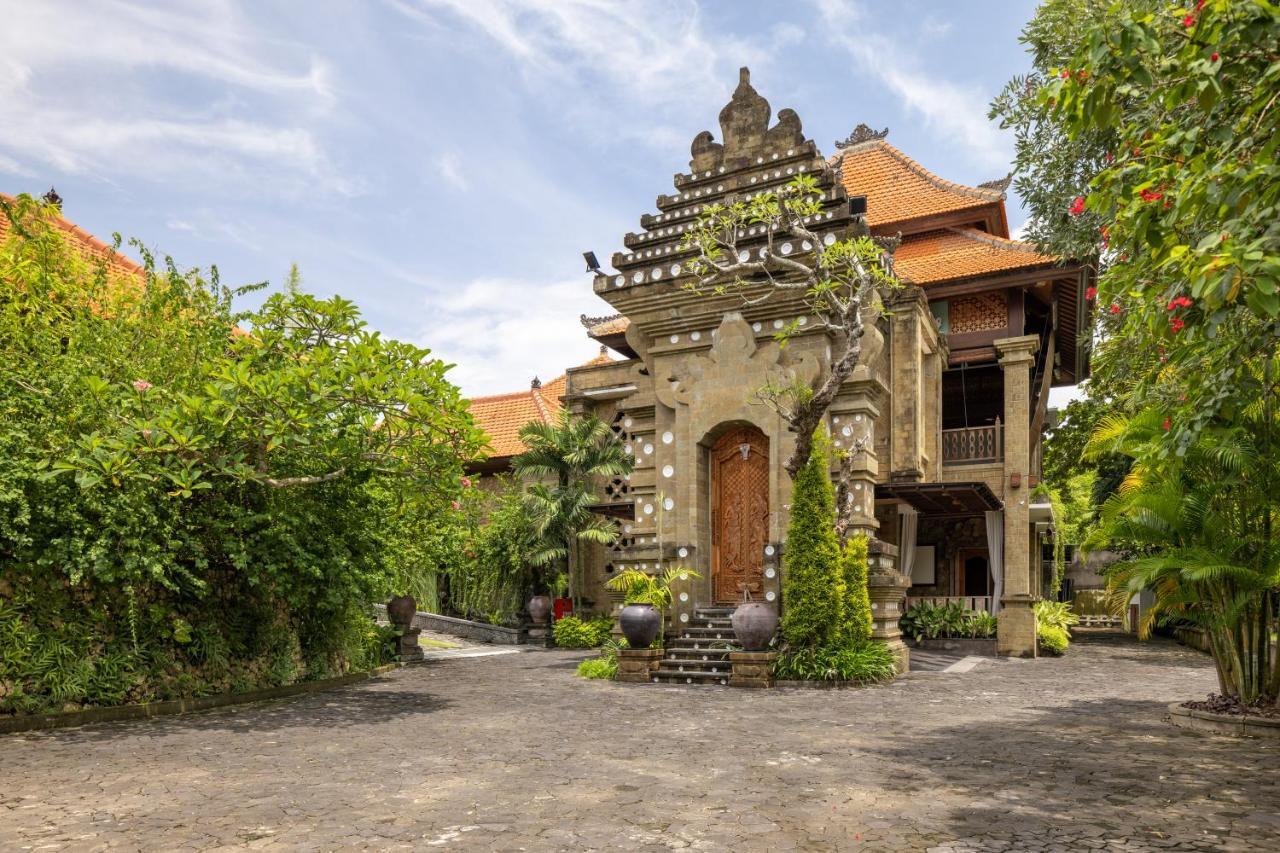 Hotel Giri Bhagawan & 5*