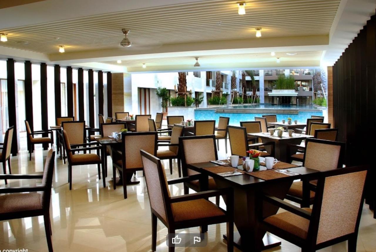 Stylish 2 Bedroom Penthouse Apt, Newly Refreshed, 50 Mbps, Pool, Gym, Resto Apartment Kuta (Bali)
