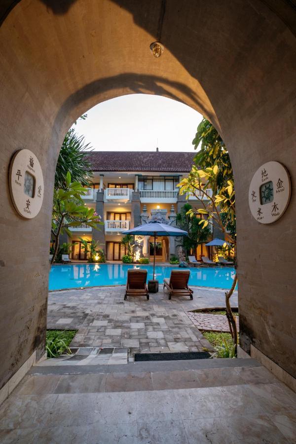 Kumala Pantai 3* Legian (Bali)