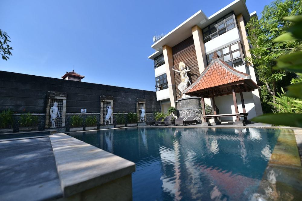 Sandat Hotel