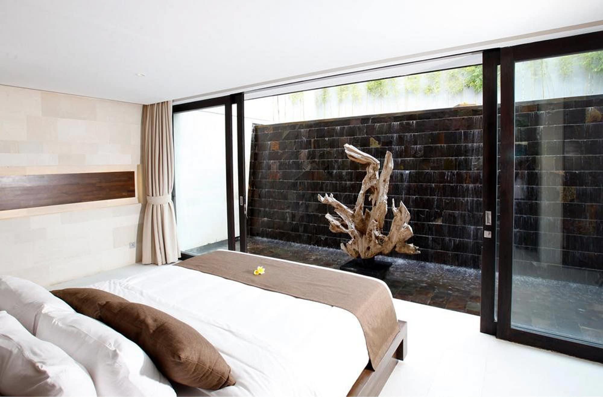 Villa Equilibria