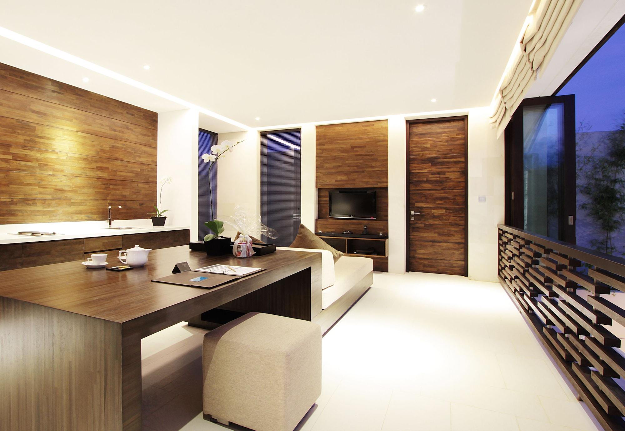 Villa Equilibria
