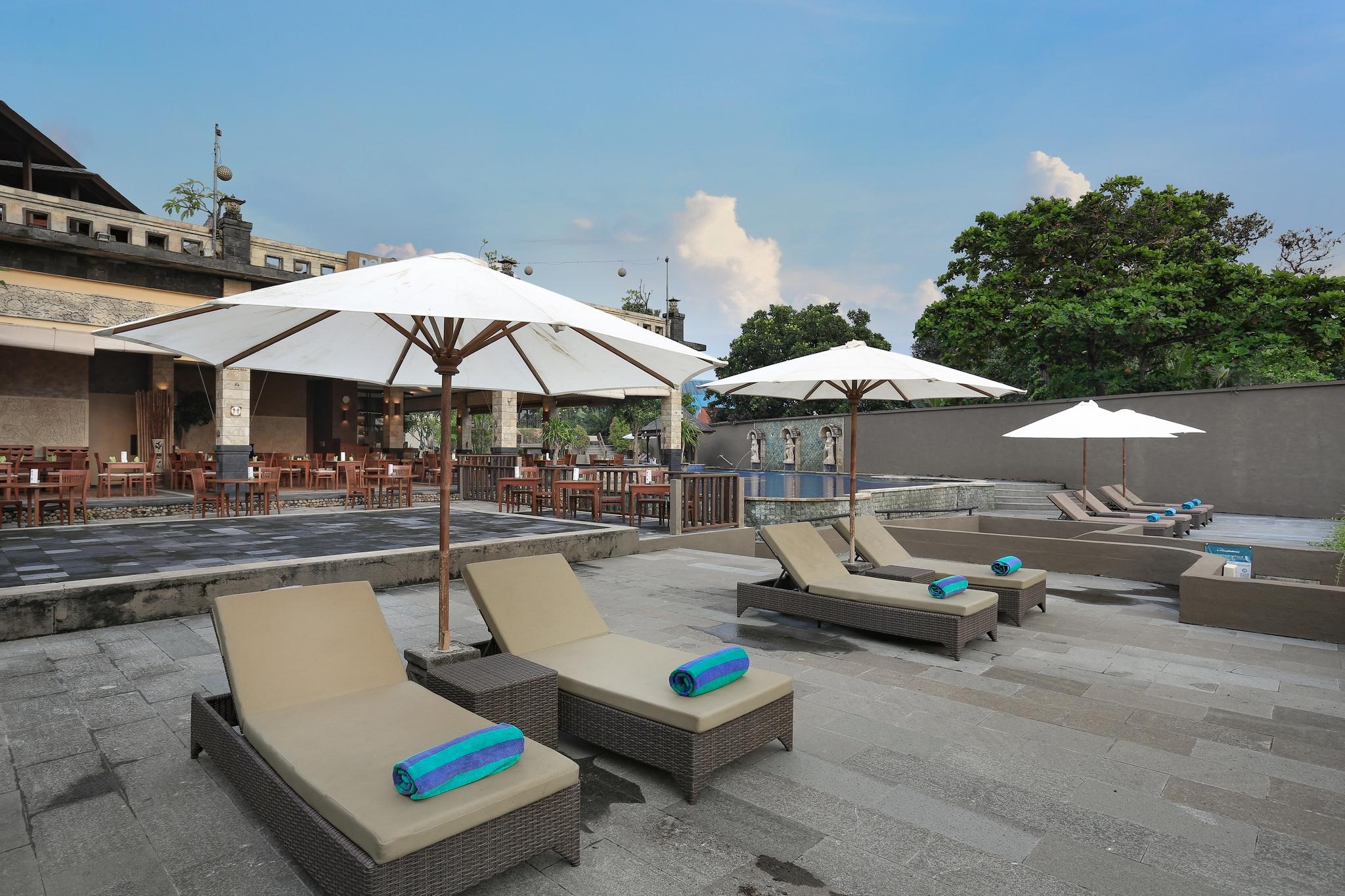 Pelangi Bali & Hotel 4*